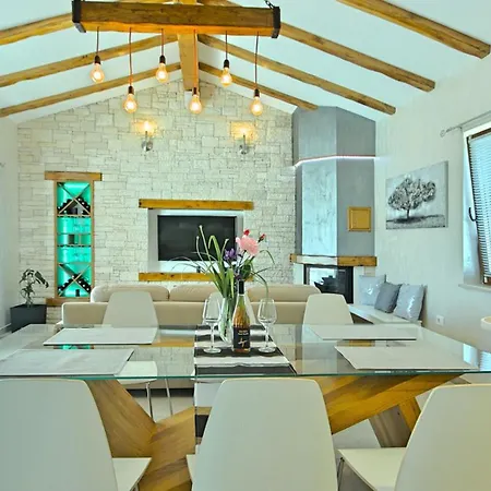 Modern Gloria With Pool In Novigrad * Bužinija