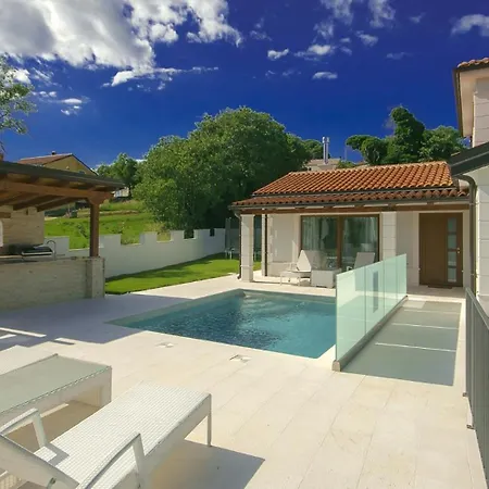 Modern Gloria With Pool In Novigrad *