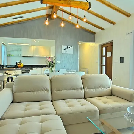 Modern Gloria With Pool In Novigrad 别墅 *