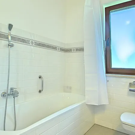 Modern Gloria With Pool In Novigrad Bužinija