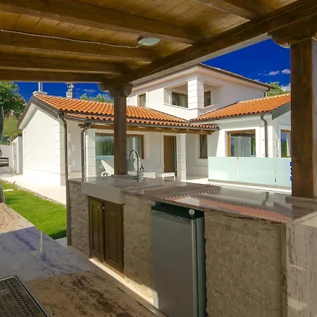Modern Gloria With Pool In Novigrad Bužinija