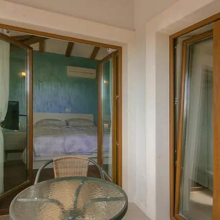 Modern Gloria With Pool In Novigrad * Bužinija