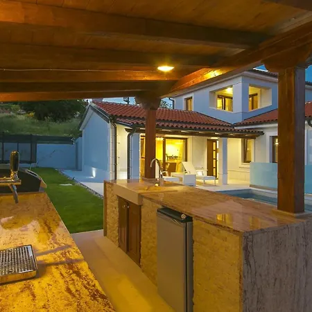 Modern Gloria With Pool In Novigrad * Bužinija